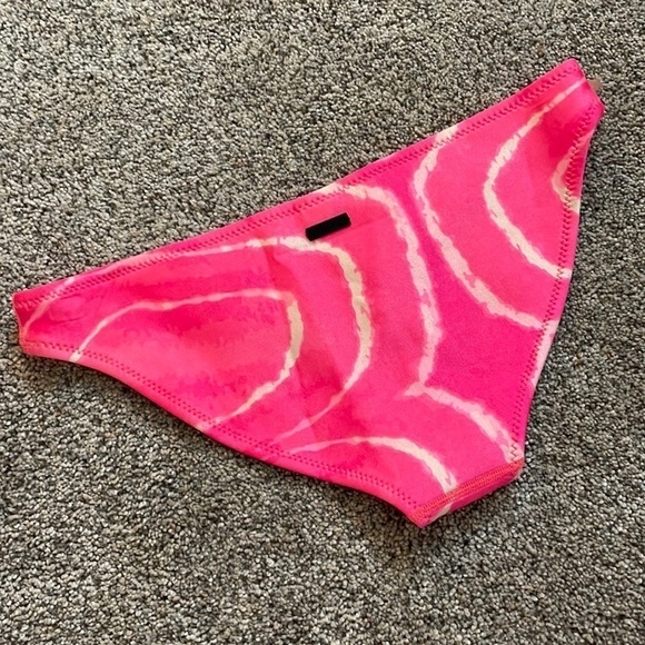 ⭐️ 3 for 20! Triangl pink tie dye bottoms small - Picture 1 of 5